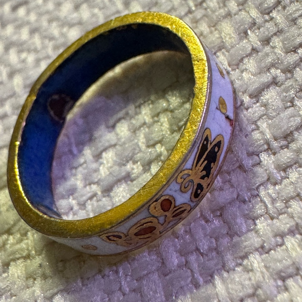 Vintage Gold and White Enamel Ring! - Picture 6 of 7